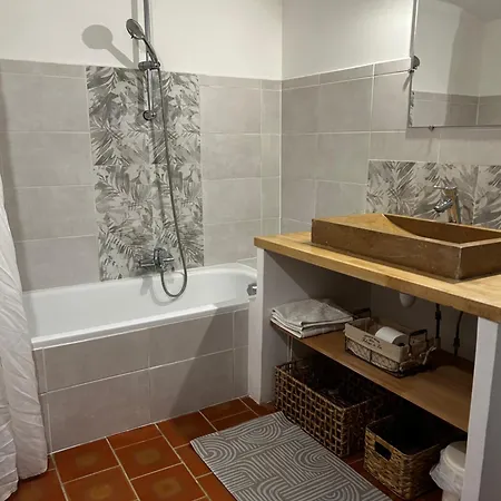Les Demeures Du Clos Apartment *