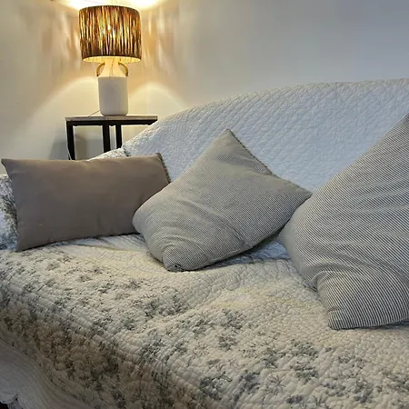 Les Demeures Du Clos Apartment *